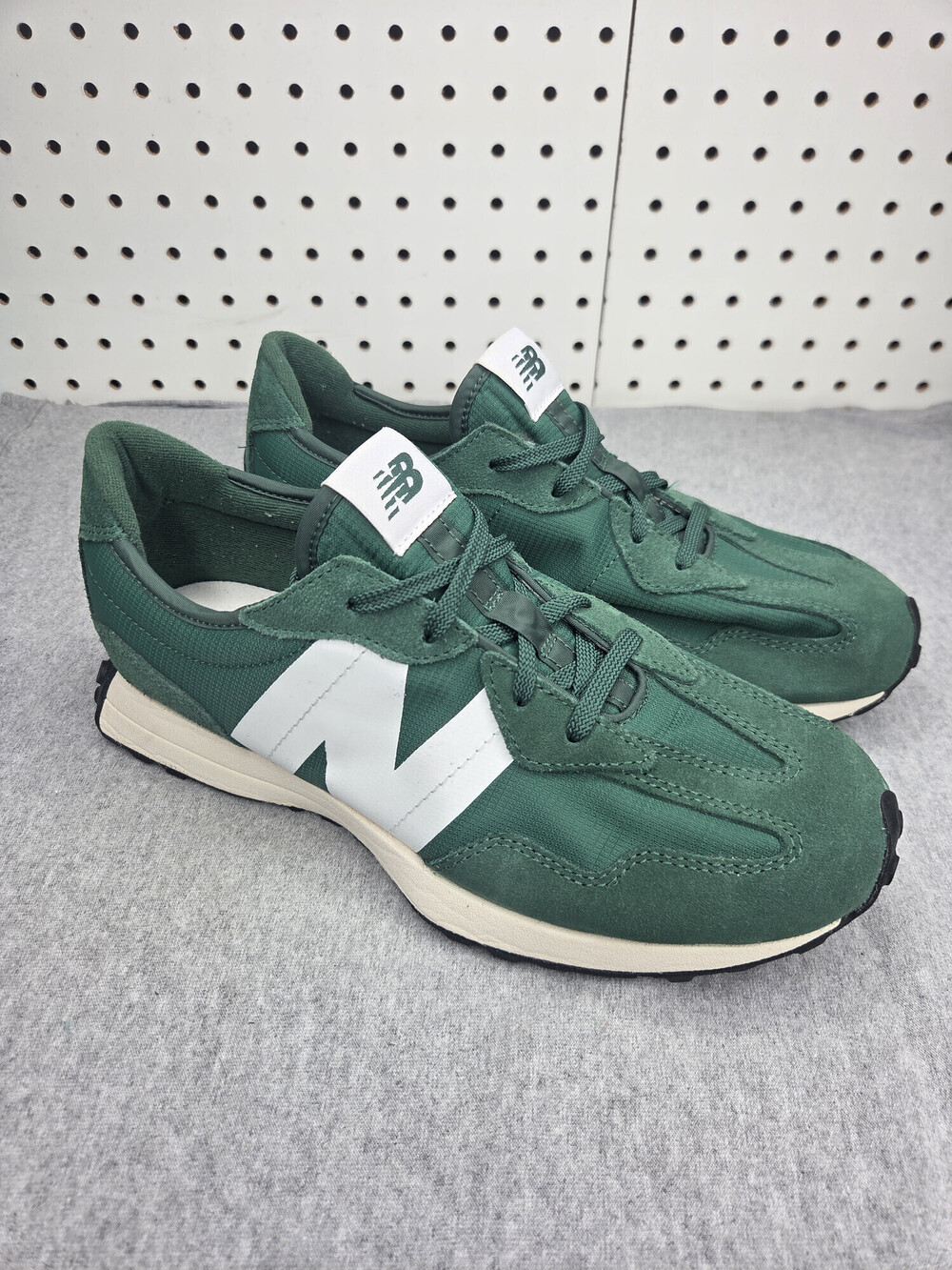 New Balance 327 Varsity Green Boys 6.5 White Suede Lifestyle Sneakers